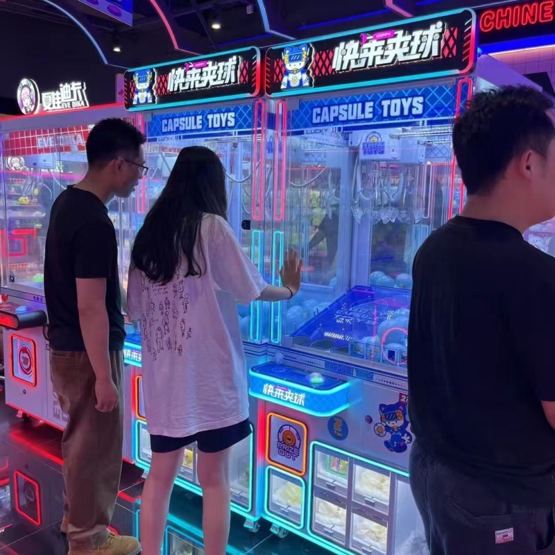 Automat z zabawkami w kapsułac – Arcade Prize Vending Machine recenzja i cena